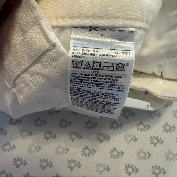 NWT Old Navy Women’s Cream and Gold Palm Tree Everyday Mid Rise Size 4 Shorts - Picture 5 of 5